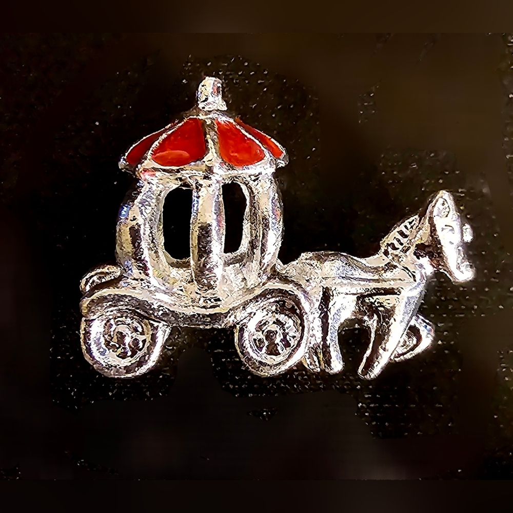 Cute Horse n Carrage Europeon Style Charm